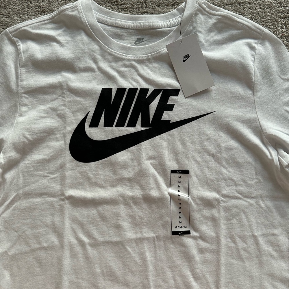 Men’s Nike White T-Shirt - Picture 3 of 8